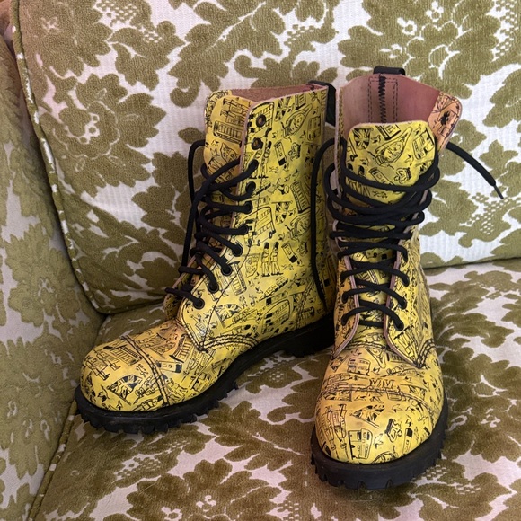 Dr. Martens Shoes - Vintage Getta Grip yellow London boots size 7
